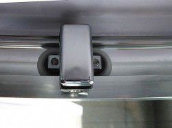 Заміна фурнітури в душовій кабіні: встановлюємо ролики і ущільнювач самостійно