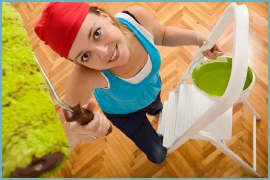 Яким валиком фарбувати стелю у ванній кімнаті