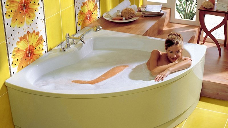 Плитка для ванної бамбук: фото жовта і блакитна кімната