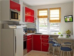 Мийка на кухні біля вікна: плюси і мінуси такого варіанту