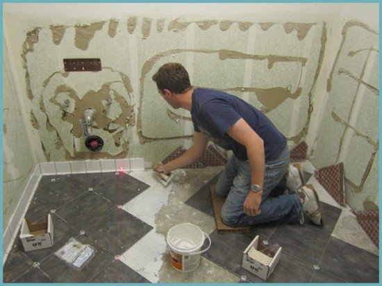 Вибираємо надійний плитковий клей для укладання плитки в ванній кімнаті