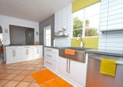 Вибираємо плитку на кухню: для укладання на підлогу і на фартух