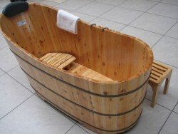 Деревяна ванна в інтерєрі: бути чи не бути?