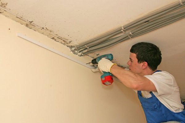 Стеля з пвх панелей в ванній кімнаті своїми руками — відео і фото