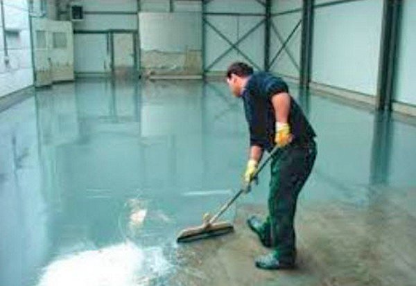 Наливна підлога у ванній: переваги і технологія монтажу