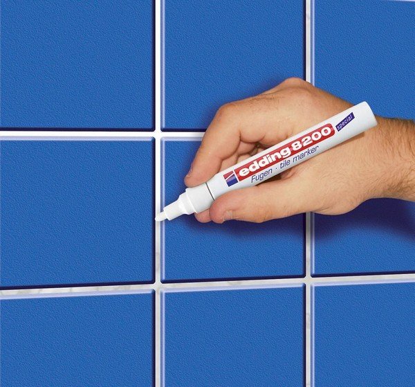 Як очистити шви між плиткою: способи усунення забруднень кахлю