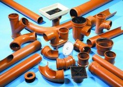 Які бувають види каналізаційних труб та фітингів для зовнішньої і внутрішньої каналізації (пластикові, ПВХ, поліпропіленові), розміри і діаметри труб