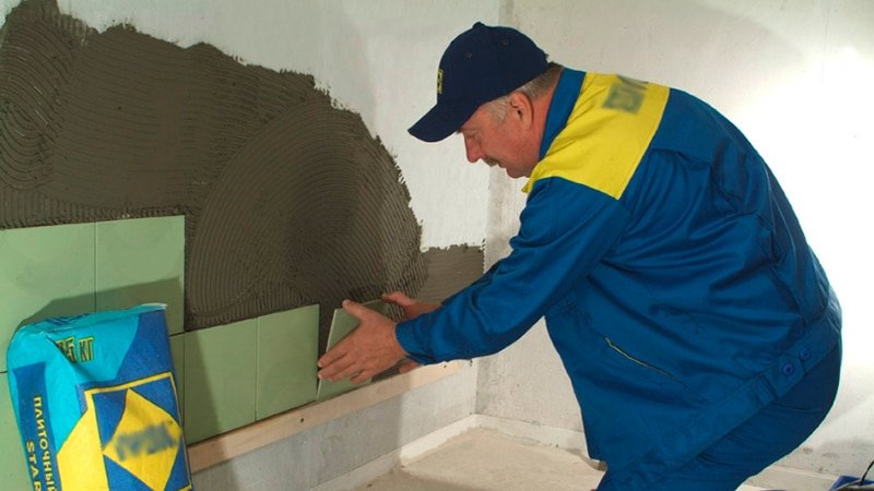 Кладка плитки у ванній: відео інструкція робіт своїми руками