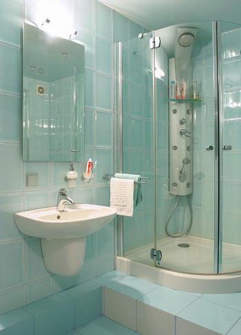 Оригінальний дизайн маленької ванної кімнати