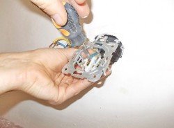 Встановлюємо розетки у ванній: зручно і безпечно