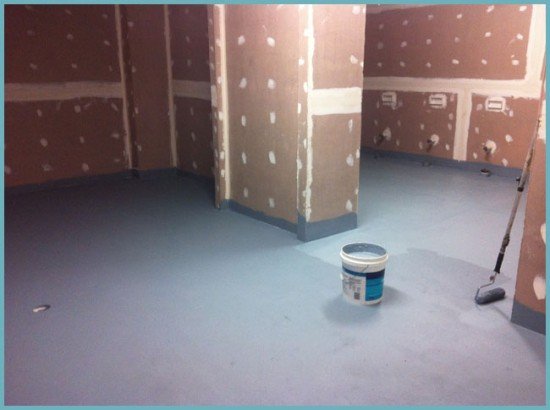 Робимо гідроізоляцію ванної кімнати: що краще використовувати під плитку