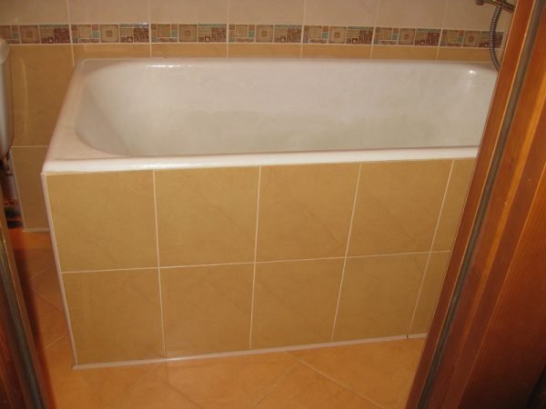 Екран під ванну з плитки — види і монтаж (відео, фото)