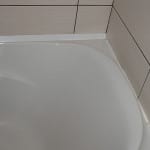 Як і чим закрити щілину між ванною і стіною