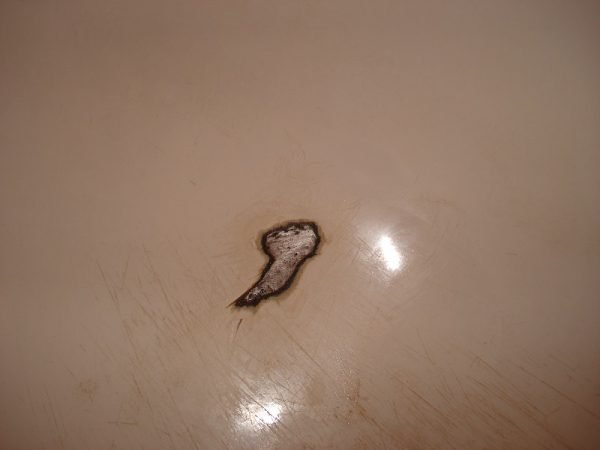 Як і чим прибрати подряпини на сталевій ванні — фото та відео інструкція