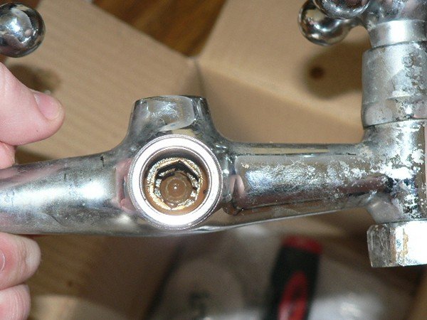 Ремонт змішувача для ванної: можливі несправності і способи їх усунення