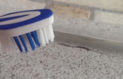 Як за допомогою народних засобів і побутової хімії очистити шви у ванній від плісняви та грибка Як за допомогою народних засобів і побутової хімії очистити шви у ванній від плісняви та грибка