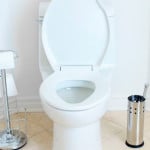 Як очистити унітаз від вапняного і сечового каменю