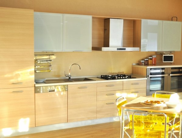 Мийка поруч з плитою: можна чи ні? Мийка поруч з плитою: можна чи ні?