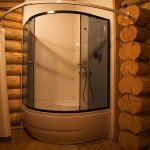 Санвузол у деревяному будинку: як зробити душову кабіну