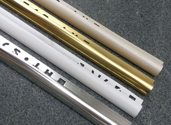 Керамічний декор для ванної, види кутових бордюрів (фото, відео)