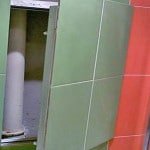 Як заховати труби у ванній під плитку своїми руками