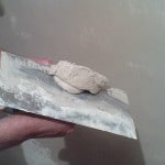 Як і чим закрити щілину між ванною і стіною