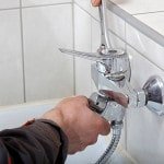 Як розібрати змішувач одинважільний у ванній