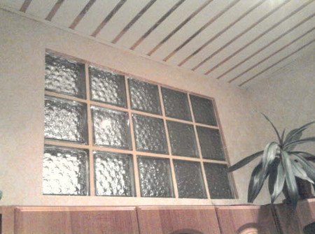 Навіщо потрібно вікно між кухнею та ванною