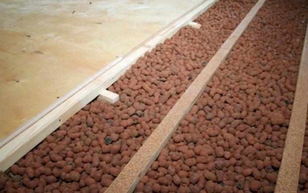 Як покласти плитку на деревяну підлогу: нюанси та етапи роботи у ванній