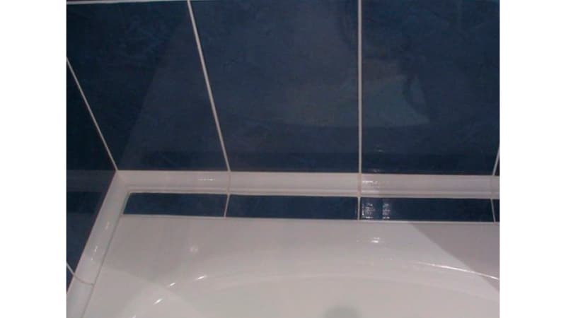 Герметизація ванни зі стіною: обробляємо стик