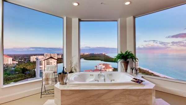 Вологостійкі шпалери для ванної кімнати — види і як вибрати (відео, фото) Вологостійкі шпалери для ванної кімнати — види і як вибрати (відео, фото)