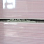 Як видалити затірку зі швів плитки