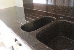 Розбираємося з мийками з штучного каменю для кухні Розбираємося з мийками з штучного каменю для кухні