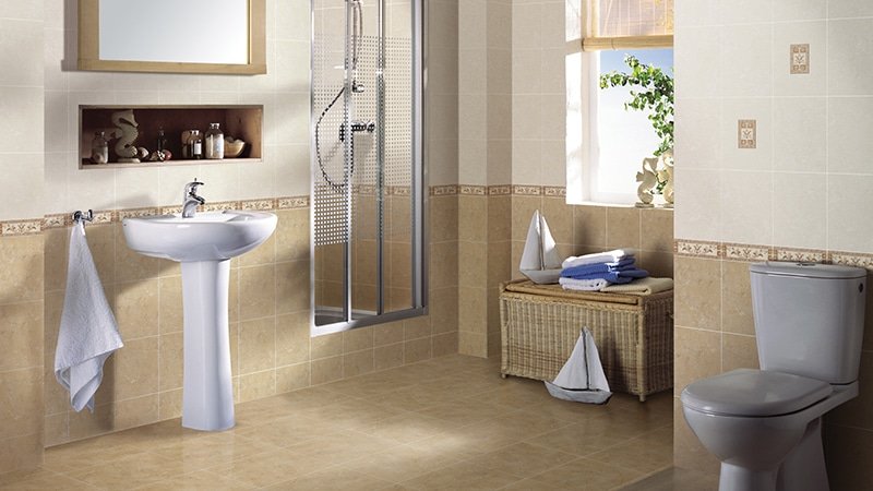 Коричнева плитка у ванній: фото бежева ванна