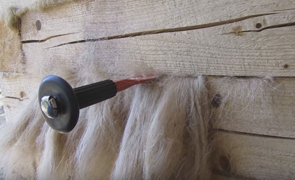 Як і чим правильно конопатити лазню з бруса: мохом, джутом або клоччям? Як і чим правильно конопатити лазню з бруса: мохом, джутом або клоччям?