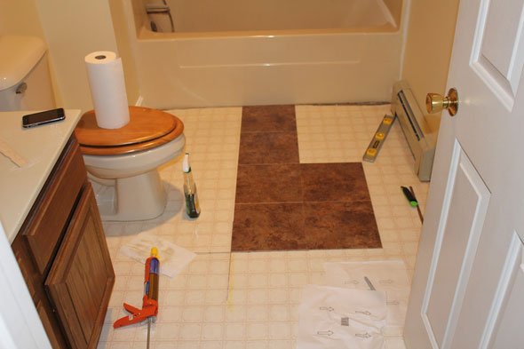 Як встановити унітаз на підлогу з кахлю (керамічної плитки) своїми руками