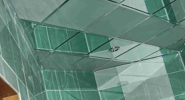 Дзеркальна стеля у ванній кімнаті, його види, плюси і мінуси Дзеркальна стеля у ванній кімнаті, його види, плюси і мінуси