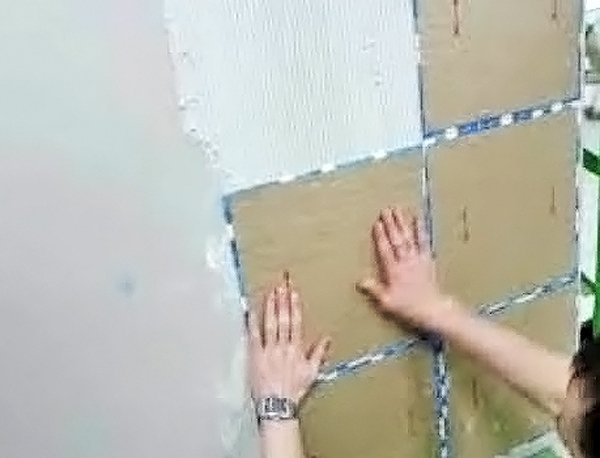 Плитка мозаїка для ванної: види і технологія укладання