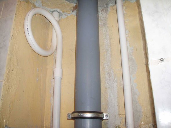 Монтаж каналізаційного стояка у квартирі: особливості виконання роботи своїми руками