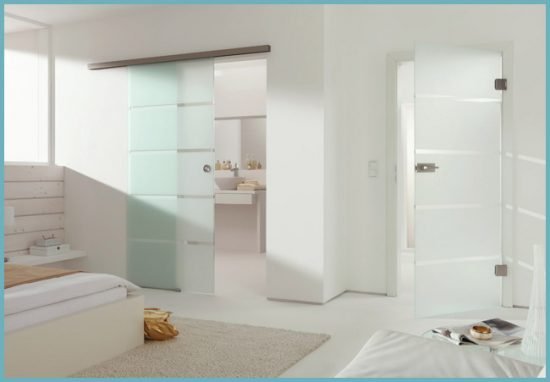 Установка розсувних скляних дверей у ванній і туалеті