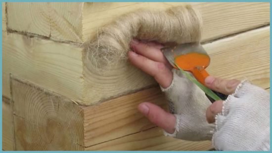 Як і чим правильно конопатити лазню з бруса: мохом, джутом або клоччям?