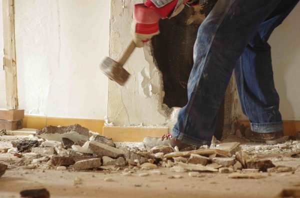 Як знести стіну між туалетом і ванною — покрокове відео та фото