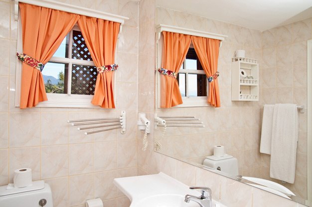 Навіщо потрібно вікно між кухнею та ванною