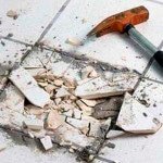 Відвалилася плитка у ванній: чим і як правильно приклеїти