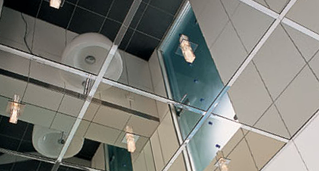 Дзеркальна стеля у ванній кімнаті, його види, плюси і мінуси Дзеркальна стеля у ванній кімнаті, його види, плюси і мінуси