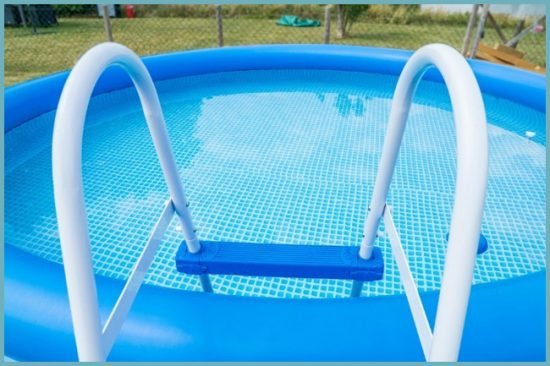 Який басейн вибрати: порівнюємо каркасні і надувні моделі