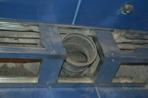 Як заховати труби на підлозі у ванній?