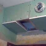 Як заховати труби у ванній під плитку своїми руками