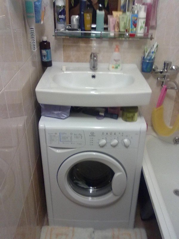 Раковина на пральну машину: переваги, недоліки та особливості установки Раковина на пральну машину: переваги, недоліки та особливості установки