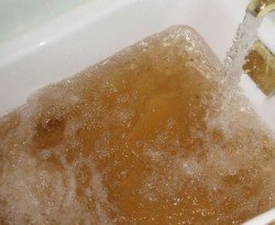 Як правильно очистити ванну від жовтого нальоту (жовтизни) Як правильно очистити ванну від жовтого нальоту (жовтизни)